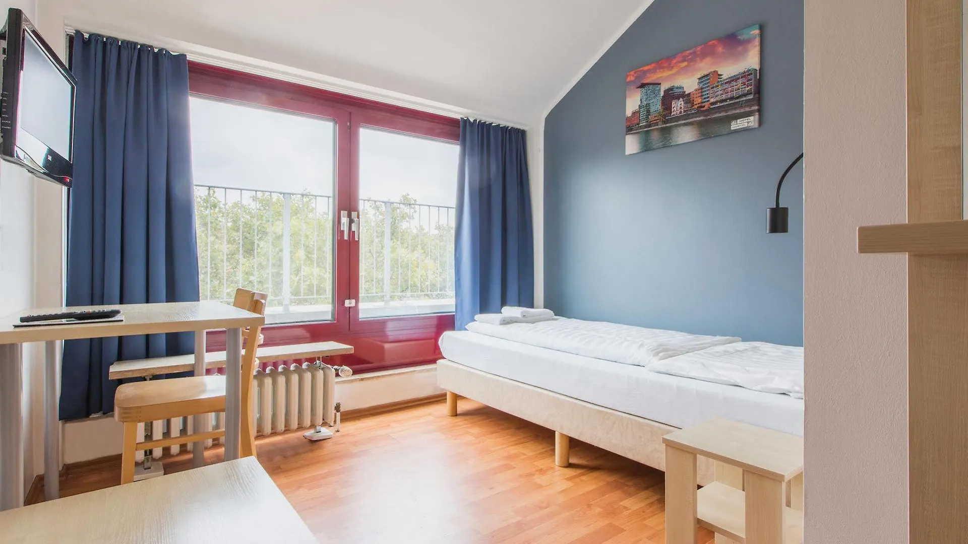Hotel A&O Duesseldorf Hauptbahnhof 2*, Düsseldorf